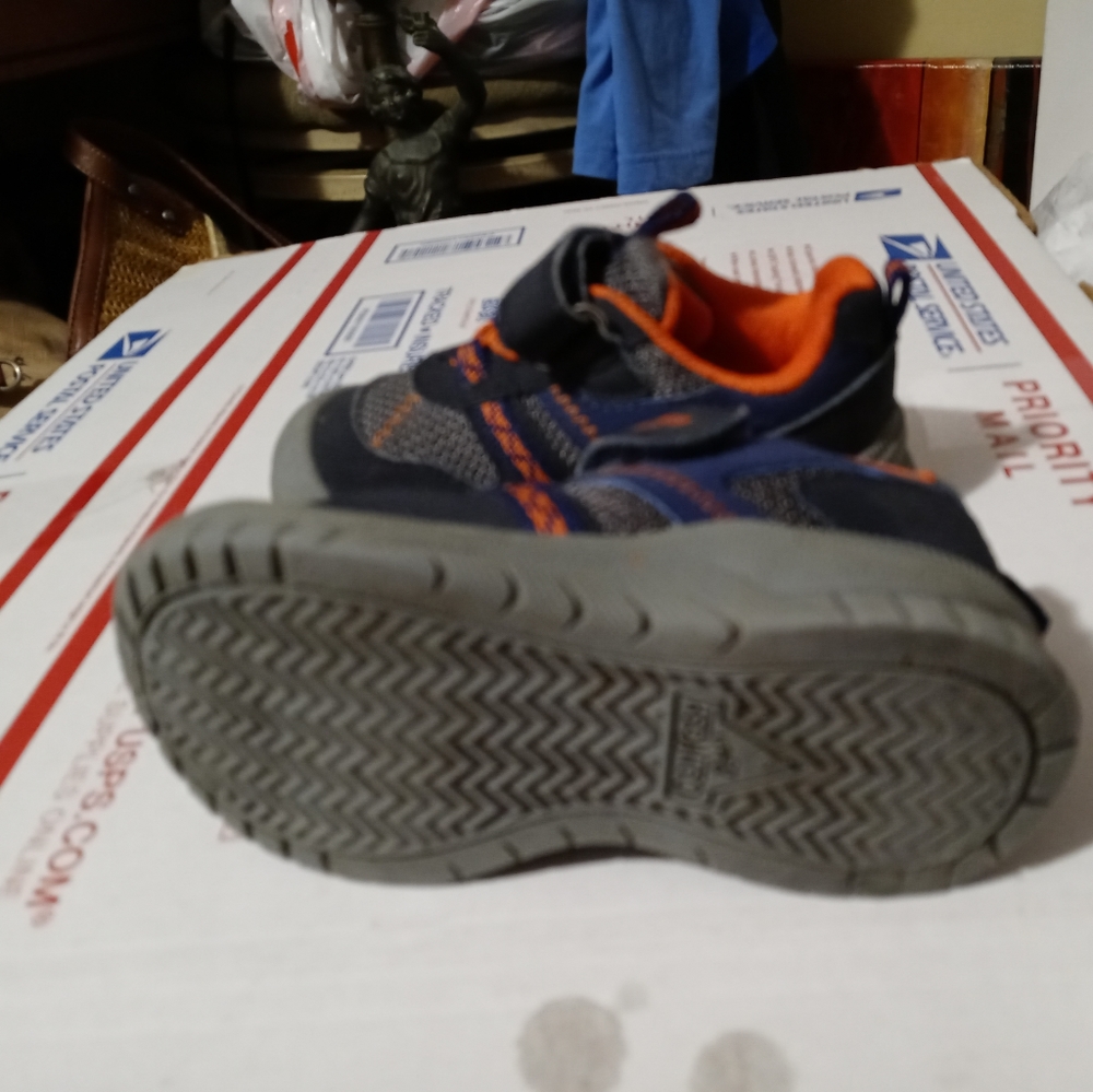 🏂Oshkosh B'gosh Toddler Sneakers🎉🚂 - Picture 5 of 12